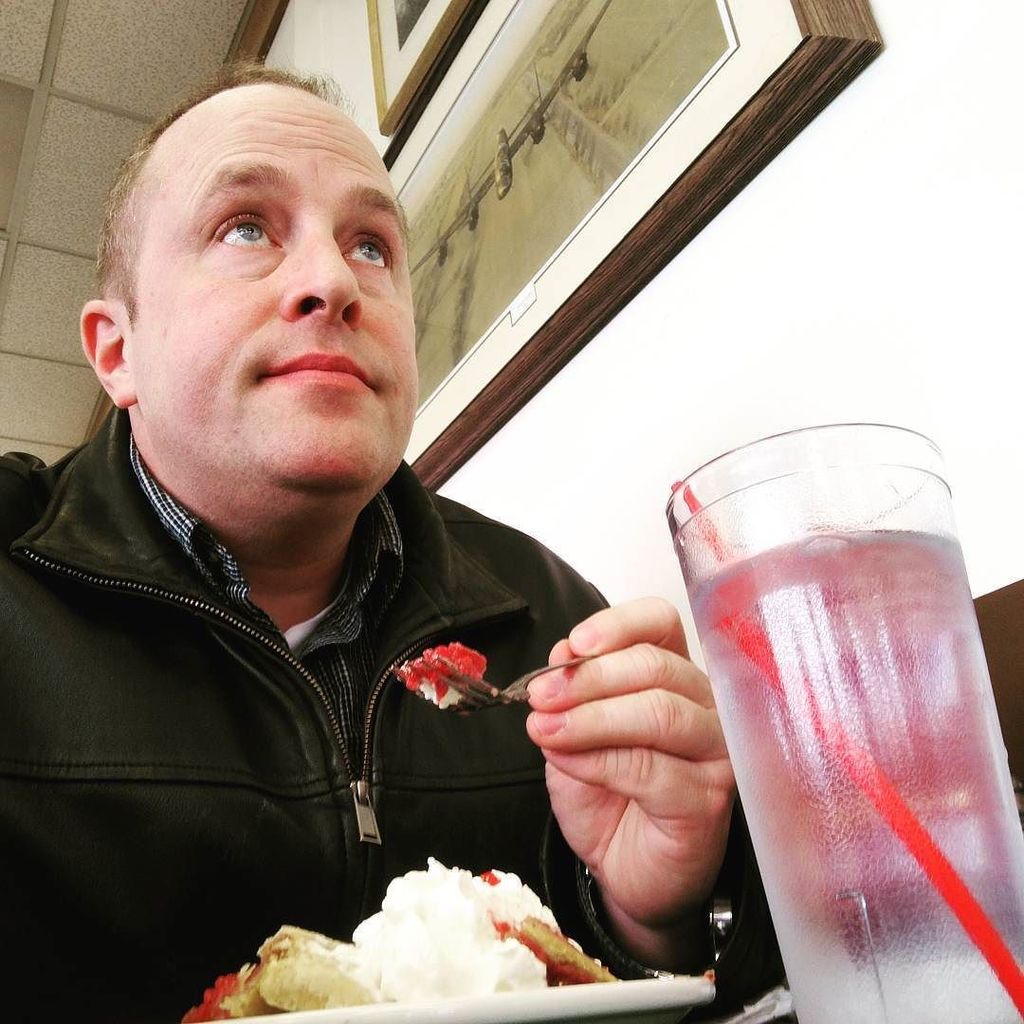 3minutesgone's tweet photo. No more pie 😕 #3minutesgone check out the video https://t.co/sRF1dxZkwB #iflyforpie #airp… https://t.co/gOKnips2nz https://t.co/795sAoLAA3