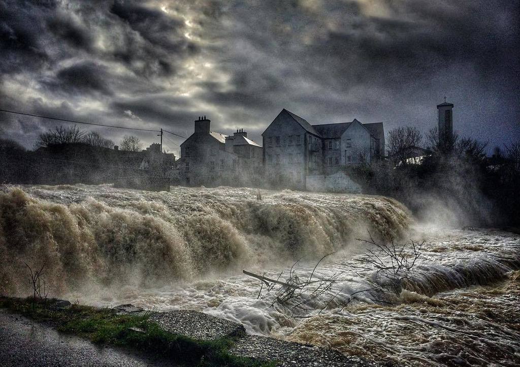 Peter_O_Toole's tweet image. The Falls, today..
#stormewan #clare #ireland #storm #waterfall #nature #naturephotography… ift.tt/2le7iPp
