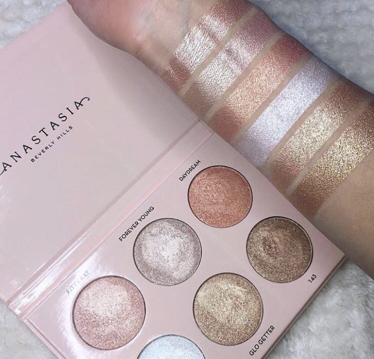 beccaaat's tweet photo. Found swatches of the new Anastasia highlight palette! Anyone getting this? #makeup #makeupblog #anastasia #highlight #motd #swatches https://t.co/1OM1e3PVns