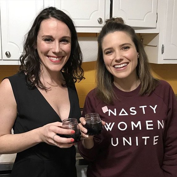 StackTek_'s tweet image. Actress and activist, @SophiaBush, recently enjoyed a glass of @ElectricSkyWine. We always knew she had great taste.