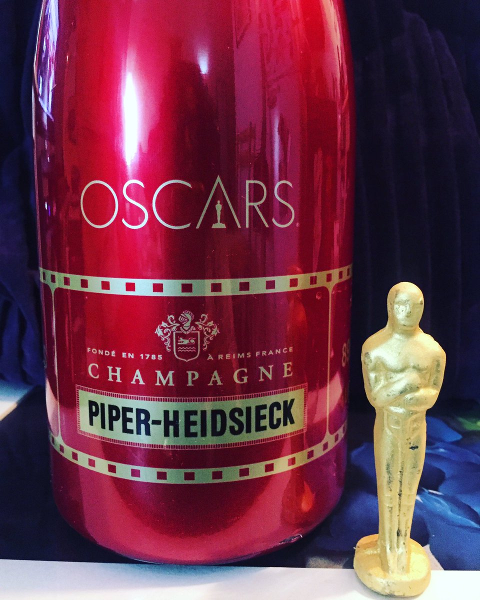 WineDineWanda's tweet photo. 🍾Ready for the #Oscars with #Champagne @piperheidsieck and my own edible Oscar from @WolfgangPuck! @terlatomedia #piperred #Oscars2017 #wine https://t.co/LYERuPk9lP