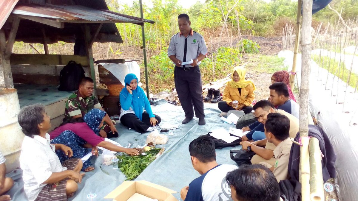 fsthlpoptkaltim's tweet photo. Praktek pembuatan tricokompos dan pesnab keltan sehati,kelurahan lawe lawe.penajam-kaltim. @PoptThl @GubernurAFI @Amran_Sulaiman1 https://t.co/3Y3WGbwqTo