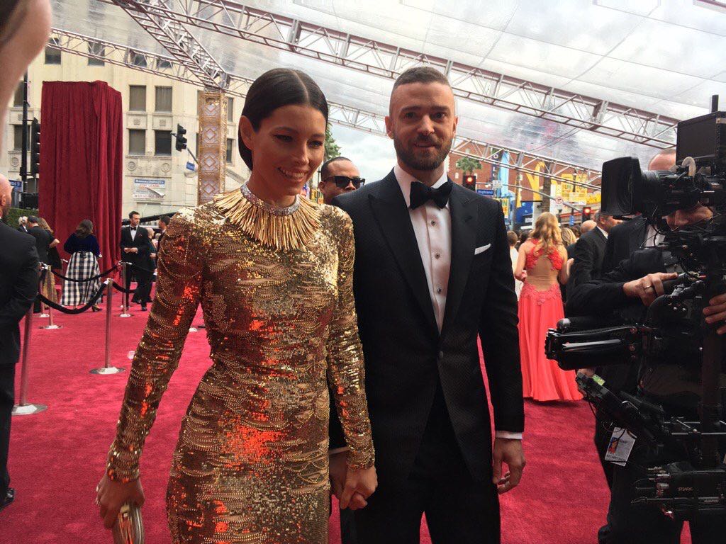 RaniniTvOscar's tweet photo. Gecenin açılışını şarkı söyleyerek yapacak olan Justin Timberlake ve Jessica Biel da halıda. #Oscars https://t.co/NIHX3Mx4mY