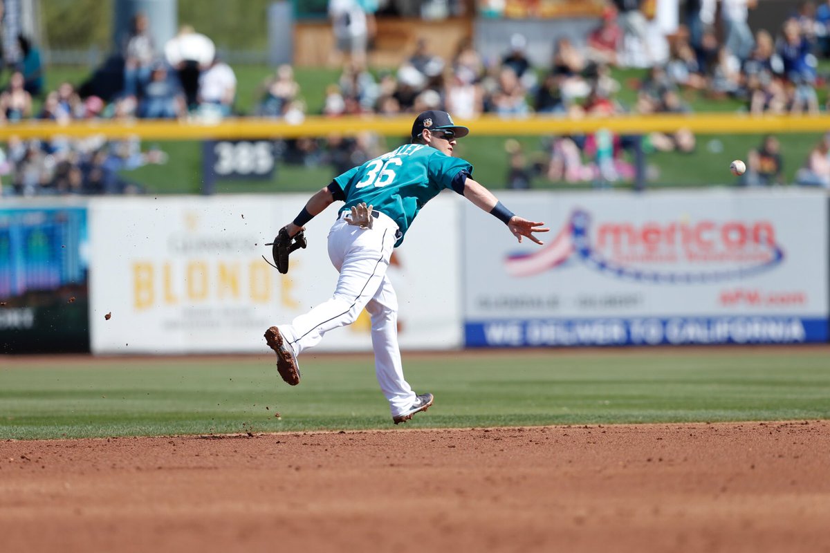 So good to have 6-4-3s back in our lives.   #MarinersST https://t.co/PV89bicAR4