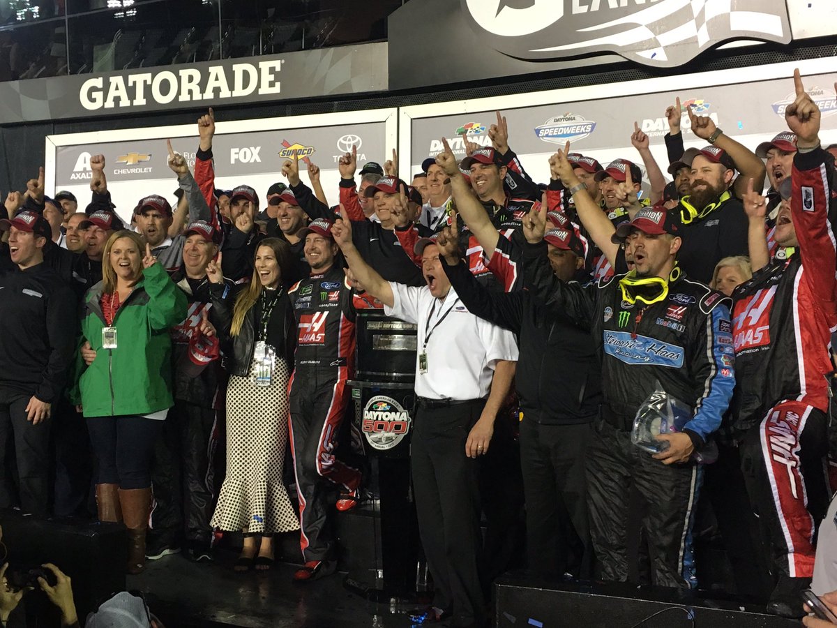 NewEraCap's tweet photo. What a finish! Congratulations to @KurtBusch on winning the #Daytona500 #ThisIsTheCap #MadetoRace https://t.co/26jycuUOnl