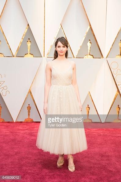 anawerka's tweet photo. A @Dior e o seu romantismo... #felicityjones lindíssima... #Oscars #redcarpet #TapeteVermelhoE #AcademyAwards https://t.co/O3IvjO4I31