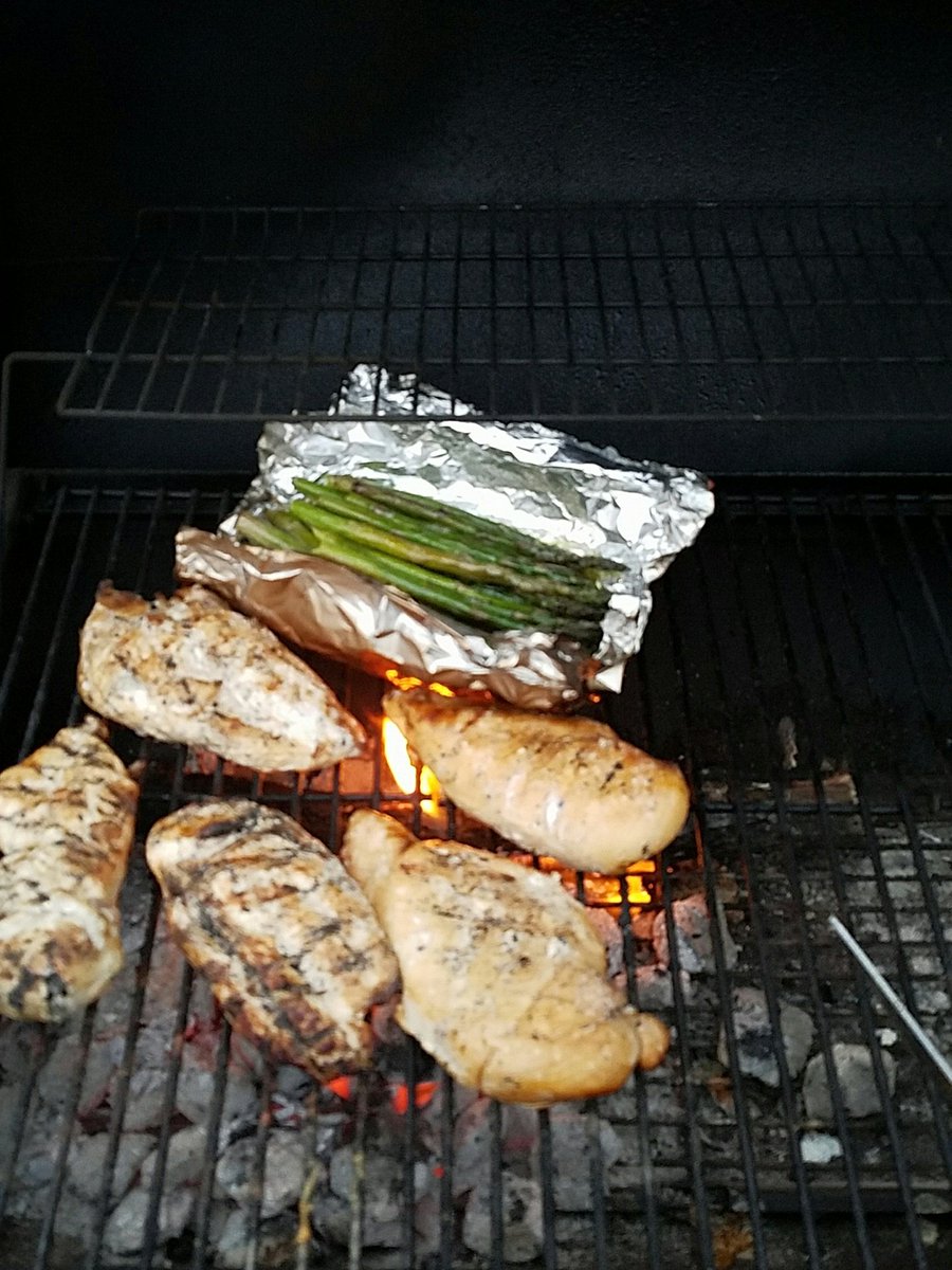 hornedtoadbeard's tweet photo. Great night for cooking out!!! https://t.co/XFpBIKS92o