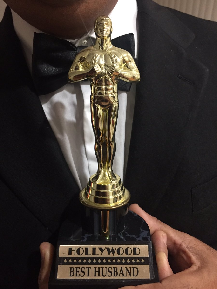 Reggae_Beauty's tweet photo. My mom made my dad dress up and presented him with the "Best Husband" Oscar 😂 
I want to be this extra as a wife 😂😍 https://t.co/AJXJR6X3a1