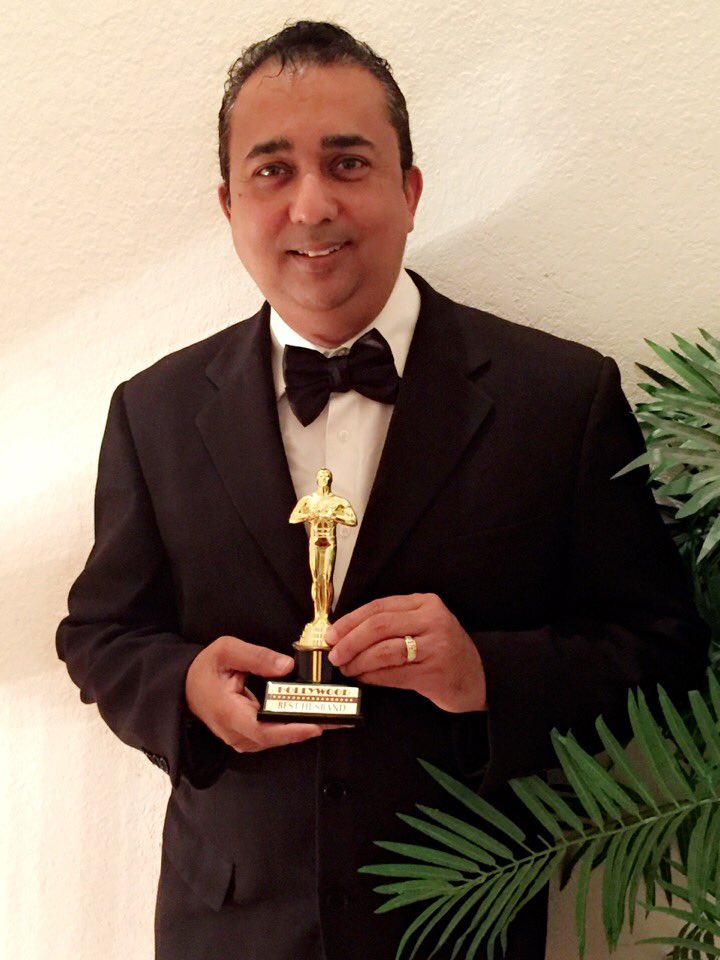 Reggae_Beauty's tweet photo. My mom made my dad dress up and presented him with the "Best Husband" Oscar 😂 
I want to be this extra as a wife 😂😍 https://t.co/AJXJR6X3a1