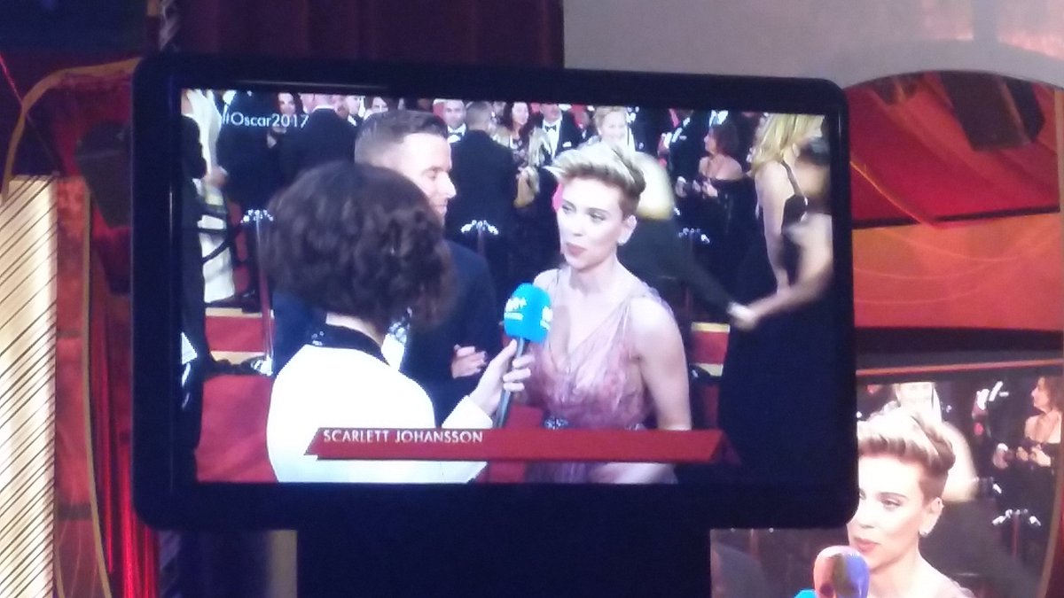 Mire1993's tweet photo. Cualquier look le queda bien a #ScarlettJohanson es increíble #lamejor #esepelo @BeaLopezT @CineSeriesA https://t.co/jl2nPSKlo3