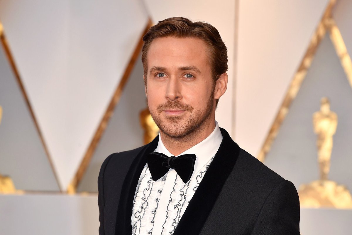 FancifulTweets's tweet image. BEHIND THE SCENES: I drew the ruffles on Ryan Gosling's Fancy #Oscars Garb tonight. I'm an artist. So is he. You're all fancifully welcome.