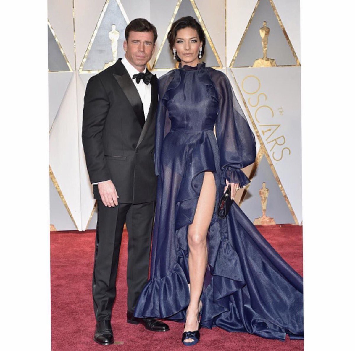 tmdanielstyles's tweet photo. Best Dressed! Taylor Sheridan and Nicole sheridan! #ERedCarpet #Oscars2017 #nicolesheridan https://t.co/0JHQU9Czmb