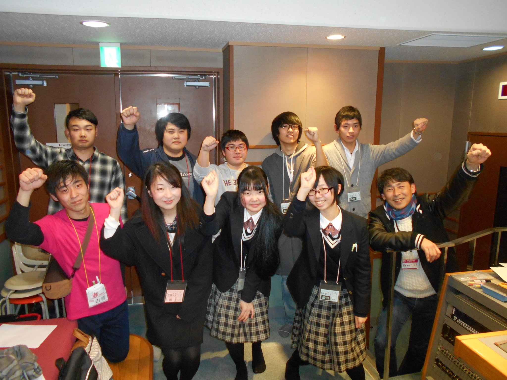 vao声優学科 遅くなりましたが 昨日の体験入学集合写真です 沢山のご来校 ありがとうございました 次回の体験は3月11日 土 まるごと演技セミナーです ぜひお早目の予約をっ 予約は学校hpからどうぞ vao声優学科 遅くなりましたが 昨日の体験入学集合写真です 沢山のご来校 ありがとうございました 次回の体験は3月11日 土 まるごと演技セミナーです ぜひお早目の予約をっ 予約は学校hpからどうぞ