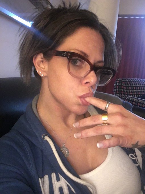 @In-N-Out finger licking good protein style  burger (I ate it fast ) #nomakeup #merightnow https://t<a class="tags" target="_blank" title="On Twitter" href="/?out=eyJ0eXAiOiJKV1QiLCJhbGciOiJIUzUxMiJ9.eyJpYXQiOjE3MjA3NjkzMzUsImlzcyI6InR3cG9ybnN0YXJzLmNvbSIsIm5iZiI6MTcyMDc2OTMzNSwiZXhwIjoxNzUyMzA1MzM1LCJyZWRpcmVjdF91cmwiOiJodHRwczovL3R3aXR0ZXIuY29tL0luIn0.6nZwMupOZ5wpDPC1itAoTDcNrncLAwHid4Y_dH_U_cYcNAaB3_fyoEEdnB6PBgGzklCAhnHOp_ufpr9Nj5Z1oQ">@In</a><a href="/tag/nomakeup"class="tags"><span>#nomakeup</span></a><a href="/tag/merightnow"class="tags"><span>#merightnow</span></a>