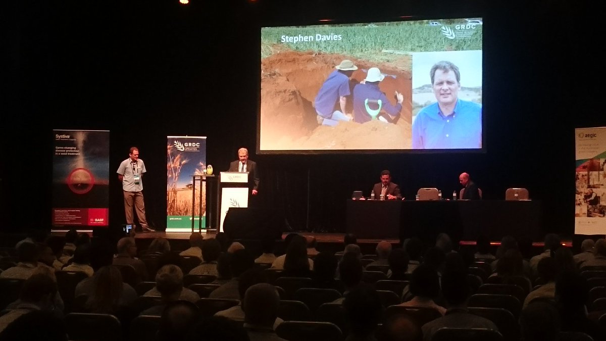 AHRI_Team's tweet photo. Congratulations to 2017 Seed of Light award winner Dr Stephen Davies 🎊 @GRDCWest #GRDCUpdates https://t.co/bfUojZyMlM