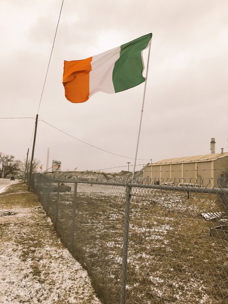 StPatsCrew's tweet photo. St Patrick's Parade Society has a shed in the Port of Toronto!!!!  Building floats for Sunday March 19 https://t.co/AQVKoUUSdD