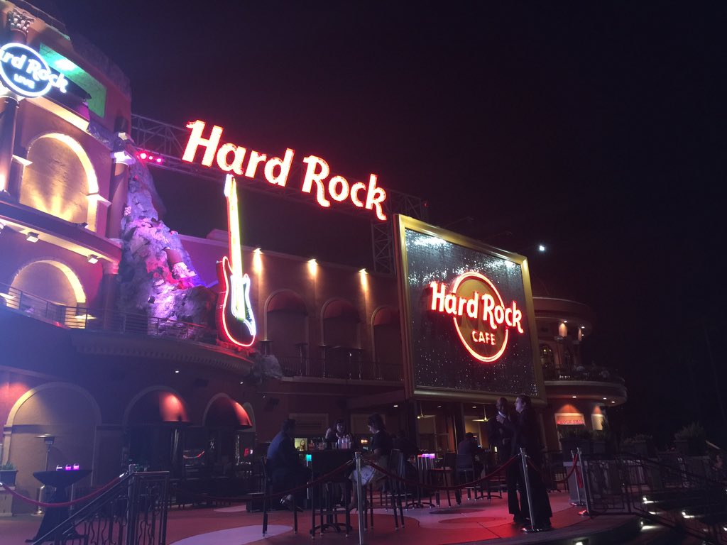 daisymanet1's tweet photo. Hard rock in Orlando city walk!!!🙃 https://t.co/ye0cFT73Vx