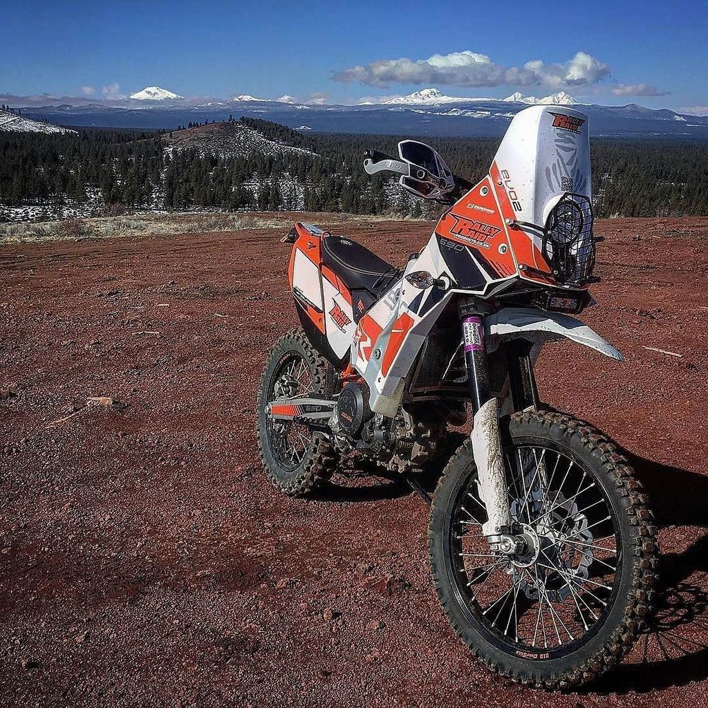 dual_sport_adv's tweet photo. Miles of dirt are on the menu #690rally
Via @nomadik.monkee #dualsportadv https://t.co/LDwko8eP89 https://t.co/6ZIAZiMHx5