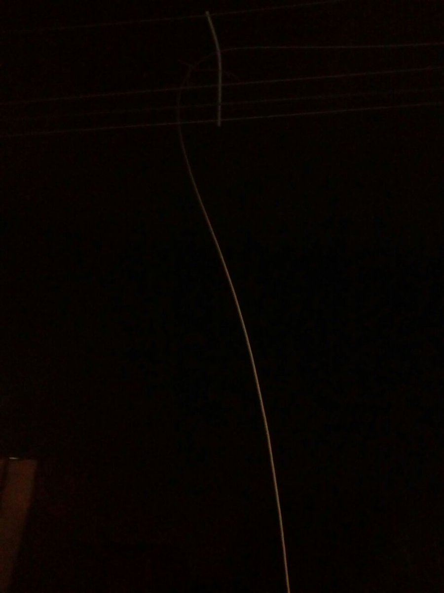 Desde las 14:00 hs se avisó a la ANDE que había un cable suelto en la calle.