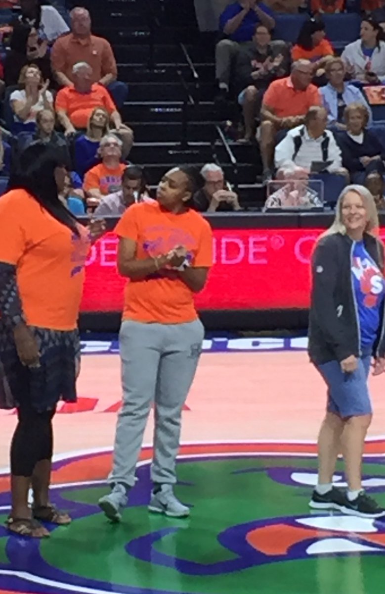 SH3LTON12's tweet image. @GatorsWBK Alum and Ball4Lyfe PINK coach Tamia Williams being recognized UF vs UGA today! #Ball4LyfePINK #PlayWithPassion #EatSleepBall