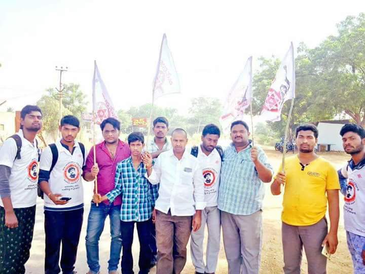 allwayskishore7's tweet photo. #AP_SpecialStatus Kosam #Kadapa nunchi #HYD #JanaSena_Party Ofice Varaku #Paadhayatra ga Veltuna #JanaSena_Soldiers👏👏
✊#JaiJANASENA_JaiPSPK✊ https://t.co/GInBpFrHzh