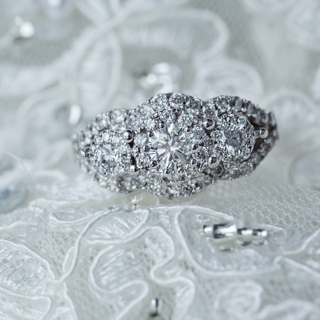 RiddlesJewelry's tweet photo. What's your engagement ring style? 🤔🙌🏼 #wehavestylesforallbrides #UnityRing #RiddlesJewelry https://t.co/t2qfebadSB https://t.co/7cZnH2rFx8