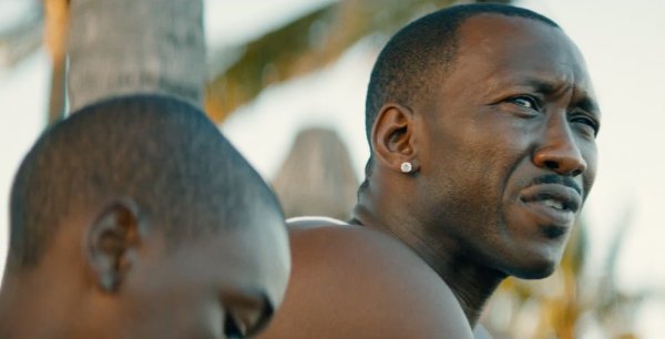 Congratulations to #MahershalaAli on his#Oscar for #Moonlight, opening film of #RomaFF11 👏