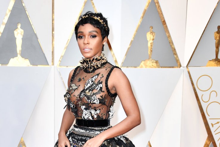 Essence's tweet photo. 👑 Janelle Monae looks like royalty on 2017 #Oscars red carpet: https://t.co/XhktBUVPJx https://t.co/6FoRqaNYbu