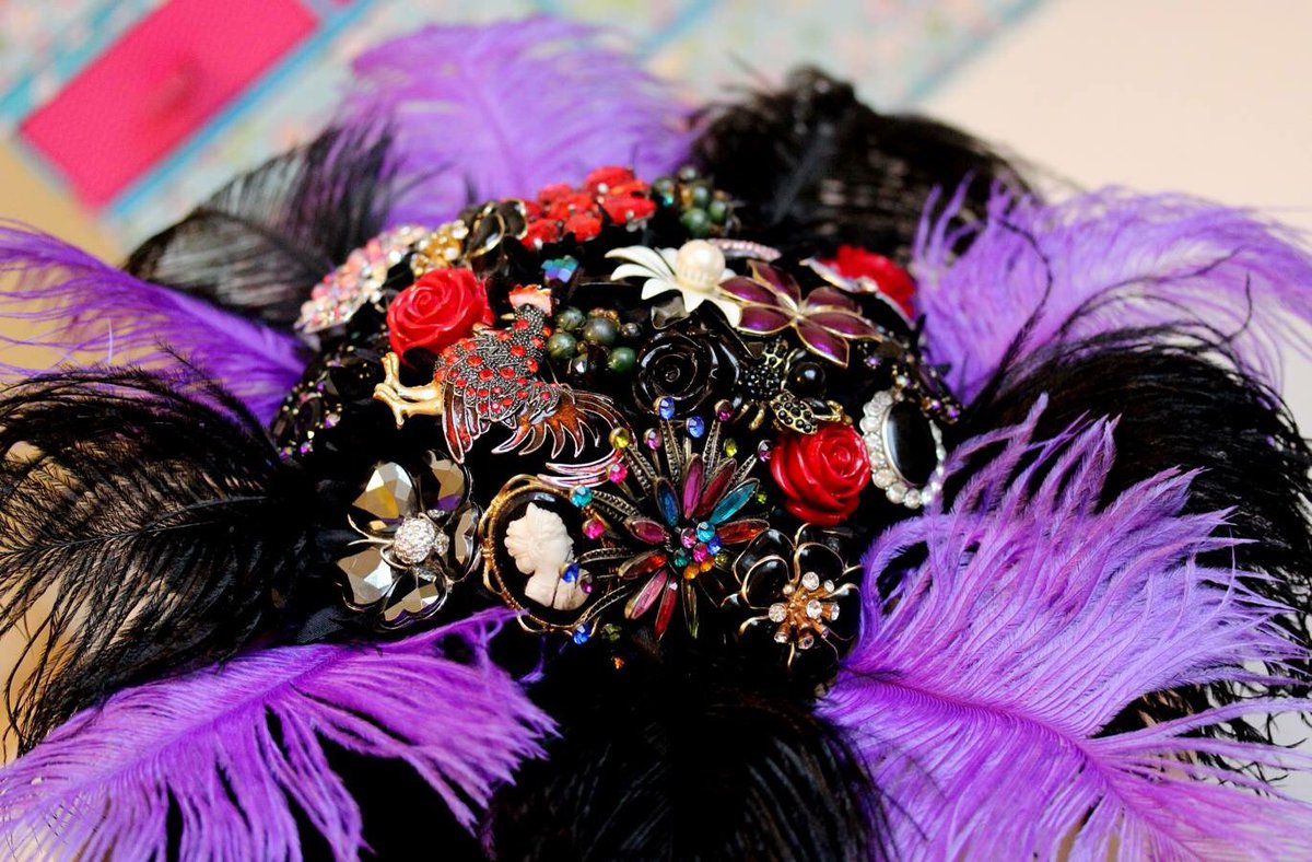 GloriousTiaras's tweet photo. Loved designing this Gothic brooch bouquet for my #bride! And excited to see her #wedding day photos 😍#broochbouquet #alternativebride https://t.co/jxM5KuUJMJ