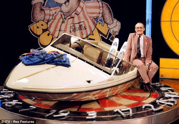 housewifeshiela's tweet photo. Meanwhile at the #Oscars2017 #LALALAND here's what you could have won #bullysstarprize #bullseye https://t.co/5BVWaDodQW
