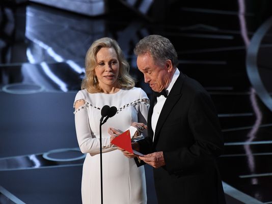 11AliveNews's tweet photo. Here's how the worst flub in Oscar history went down https://t.co/epUKXSbXKf #Oscars #oscaroops https://t.co/lupuCBC8Y3