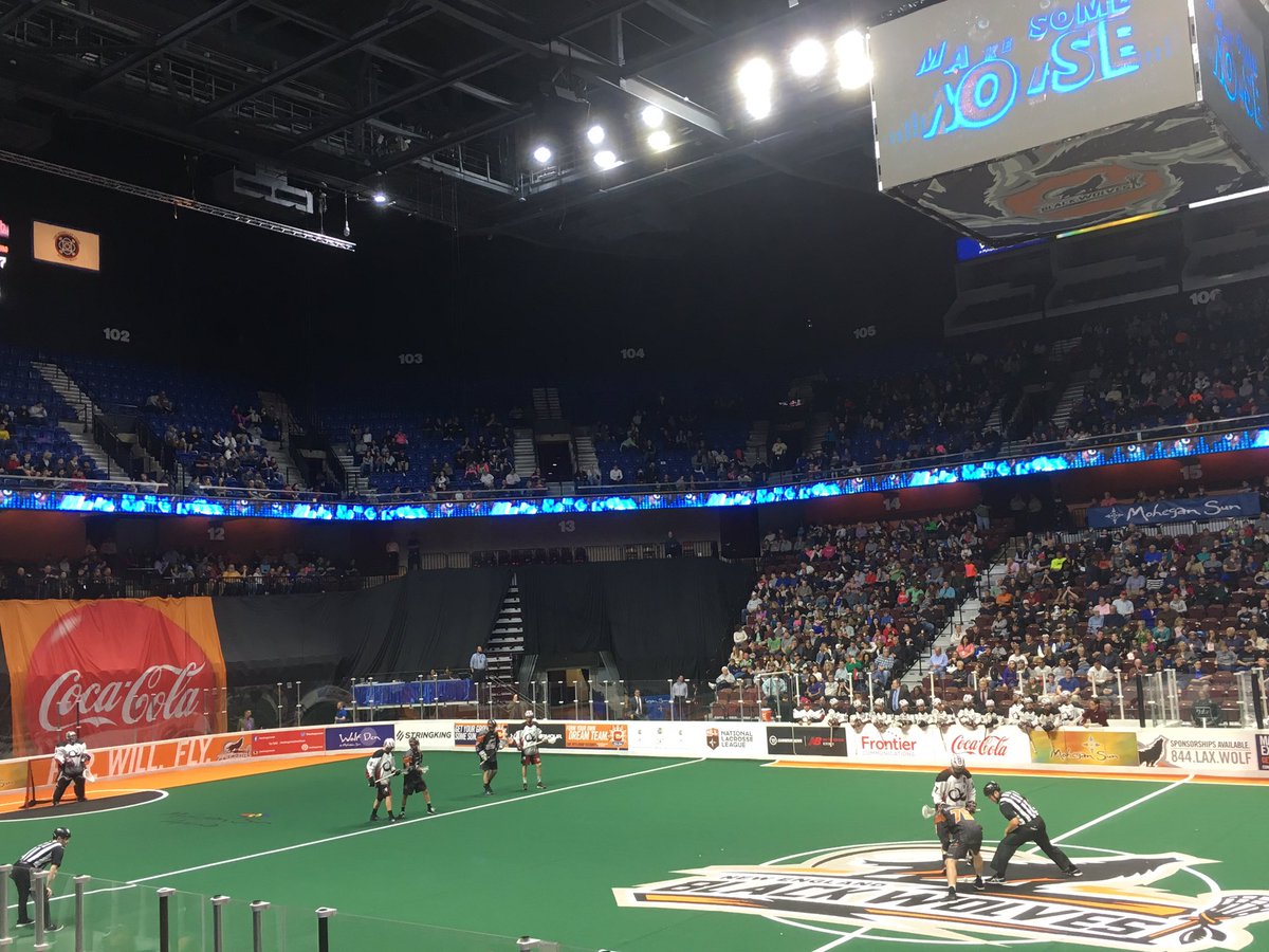 koubp1227's tweet photo. 【初NLL観戦】

初めてNLLの試合を見に行ってきました。
激しくてアツくて、フィールドじゃ味わえないくらいの迫力ある試合でした。
お客さんも熱狂していて最高に楽しかったです。

そしてチームメイトのRussの兄ちゃんプロだった。
そして、普通に点決めてた。イケメン過ぎる。 https://t.co/qmv3kGYHb8