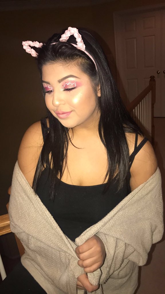 fwkemberly's tweet photo. some new cake for yall 👸🏽 @_freeyourselfff https://t.co/ket4Hrb1rw