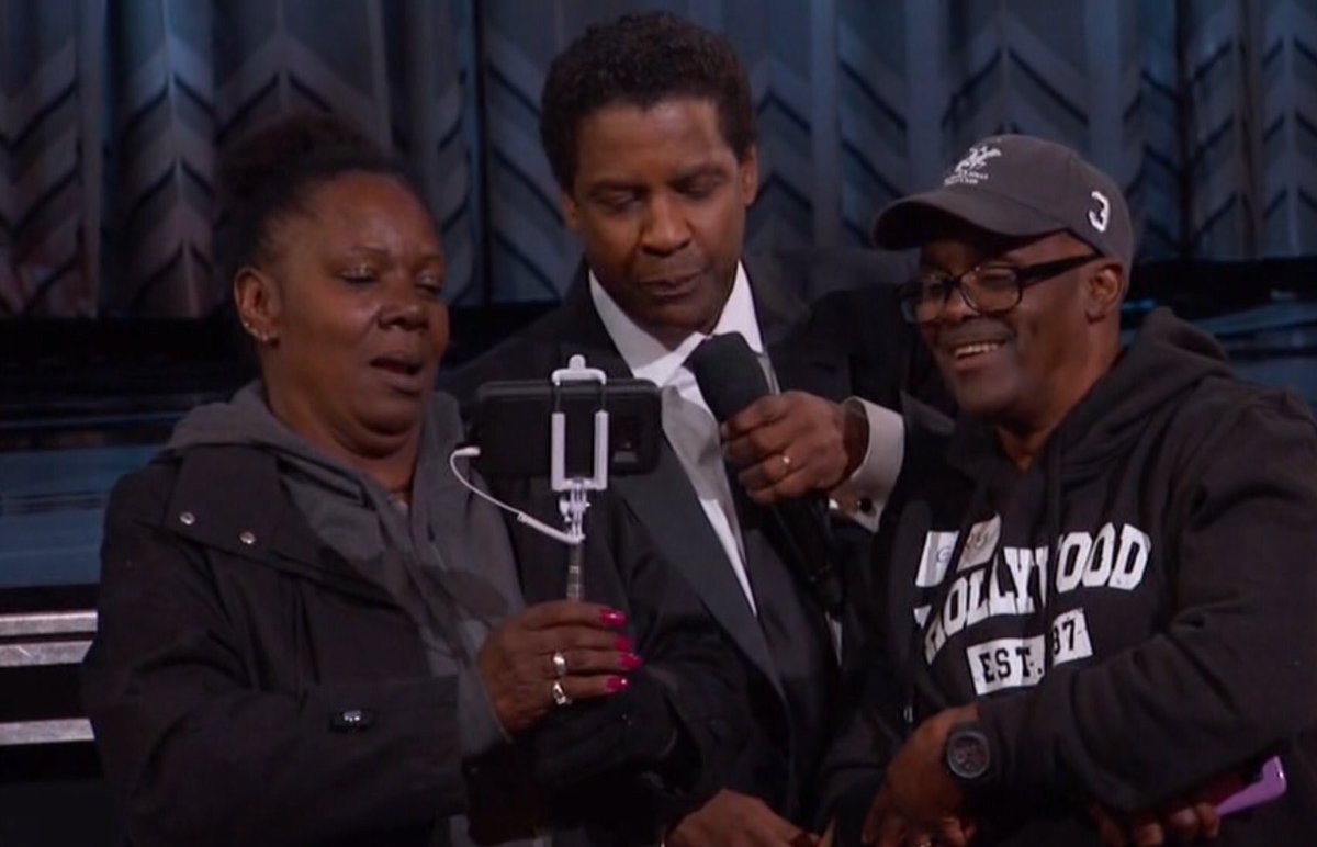 andscape's tweet photo. Gary and Vicky are from Chicago. There's another power couple from Chicago. Coincidence? I think not. #Oscars https://t.co/kHETz4fyvs