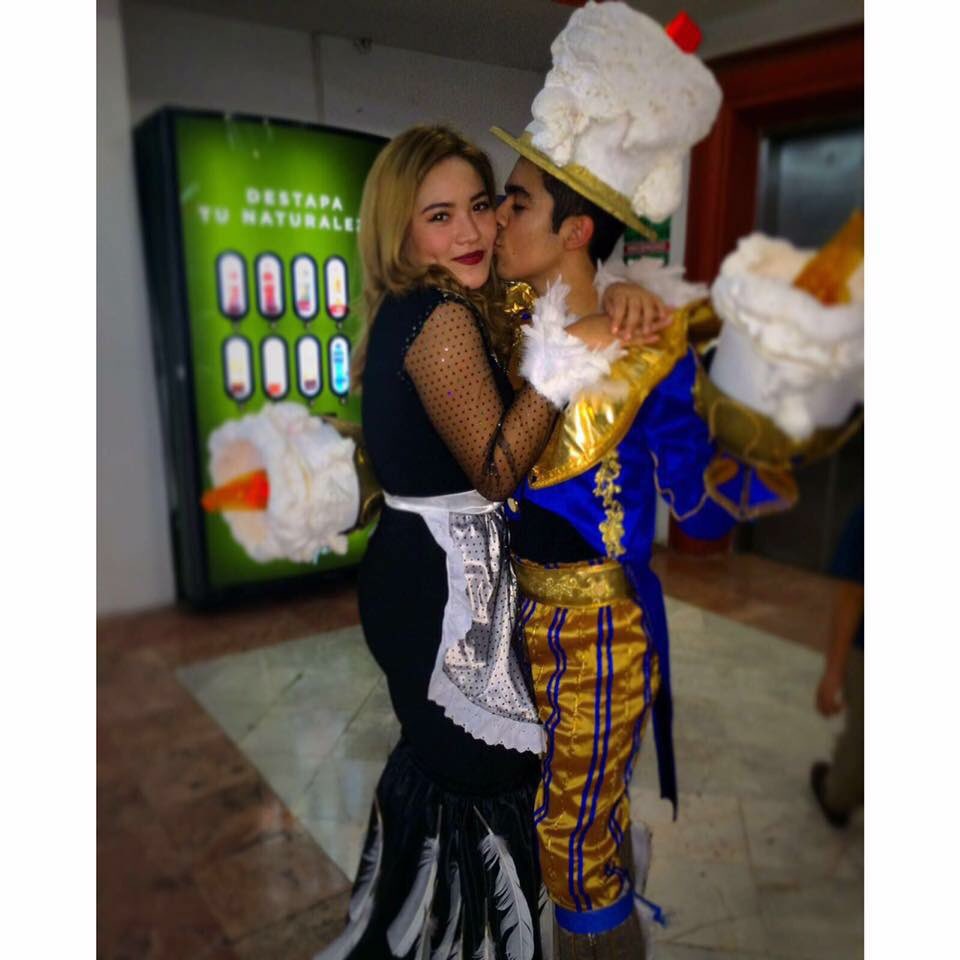 TheXShowOficial's tweet photo. @Cinemex #LaBellaYLaBestiaCinemex quiero asistir por que amo esta historia desde que era una velita y las ganas de ver la pelicula me matan🥀 https://t.co/2oYqD0JlH9