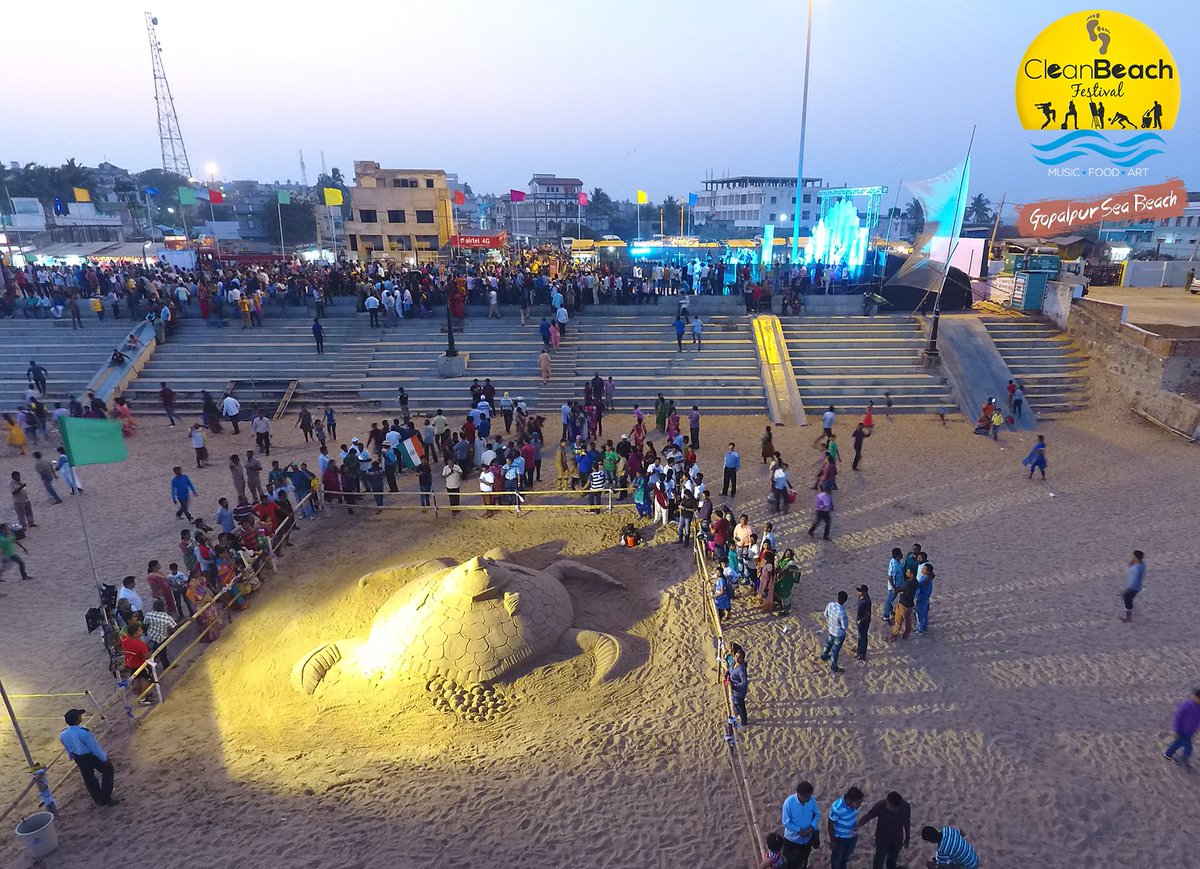 Cleanbeachfest's tweet image. Creating awareness on beach cleanliness &amp;amp; turtle conservation @sudarsansand created a masterpiece showcasing turtles at the #CleanBeachFest