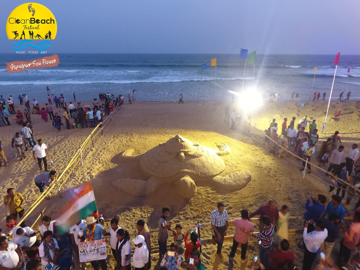 Cleanbeachfest's tweet image. Creating awareness on beach cleanliness &amp;amp; turtle conservation @sudarsansand created a masterpiece showcasing turtles at the #CleanBeachFest