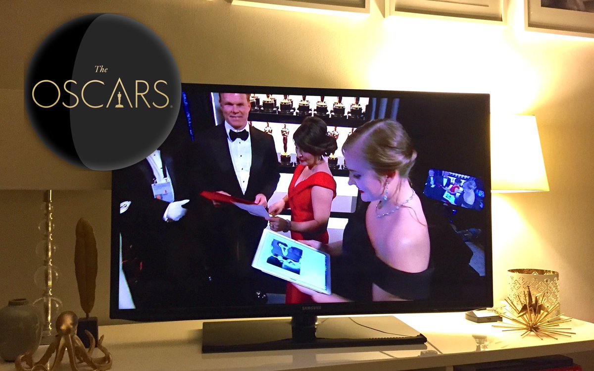 teamnatalie's tweet photo. I KNOW THEM!! 👋👋 @briancullinan_ @MarthaLTRuiz #HeyBoss #Oscars2017 #PwCProud #TeamPwC #PwC https://t.co/e1GK3XihEN