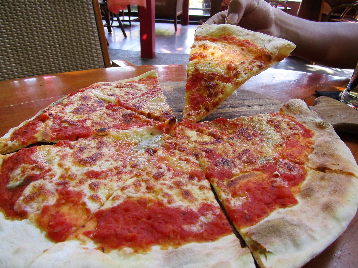 ILTEMPIORest's tweet photo. Wanna slice of pizza?
.
.
#iltempio #baligardenbeachresort #thebalibible #instafood https://t.co/M0iBgp1V6U