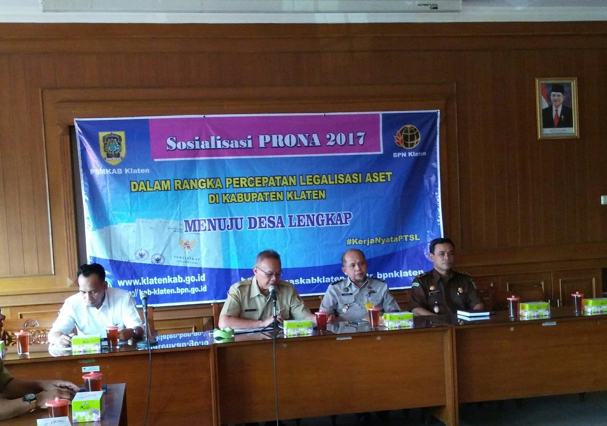 atr_bpnklaten's tweet photo. Sosialisasi #Prona2017 @atr_bpn @humaskabklaten @Polres @Kejari #klaten standarisasi Biaya non APBN sesuai Surat Gub. Jateng @ganjarpranowo https://t.co/VYtNpGl98p