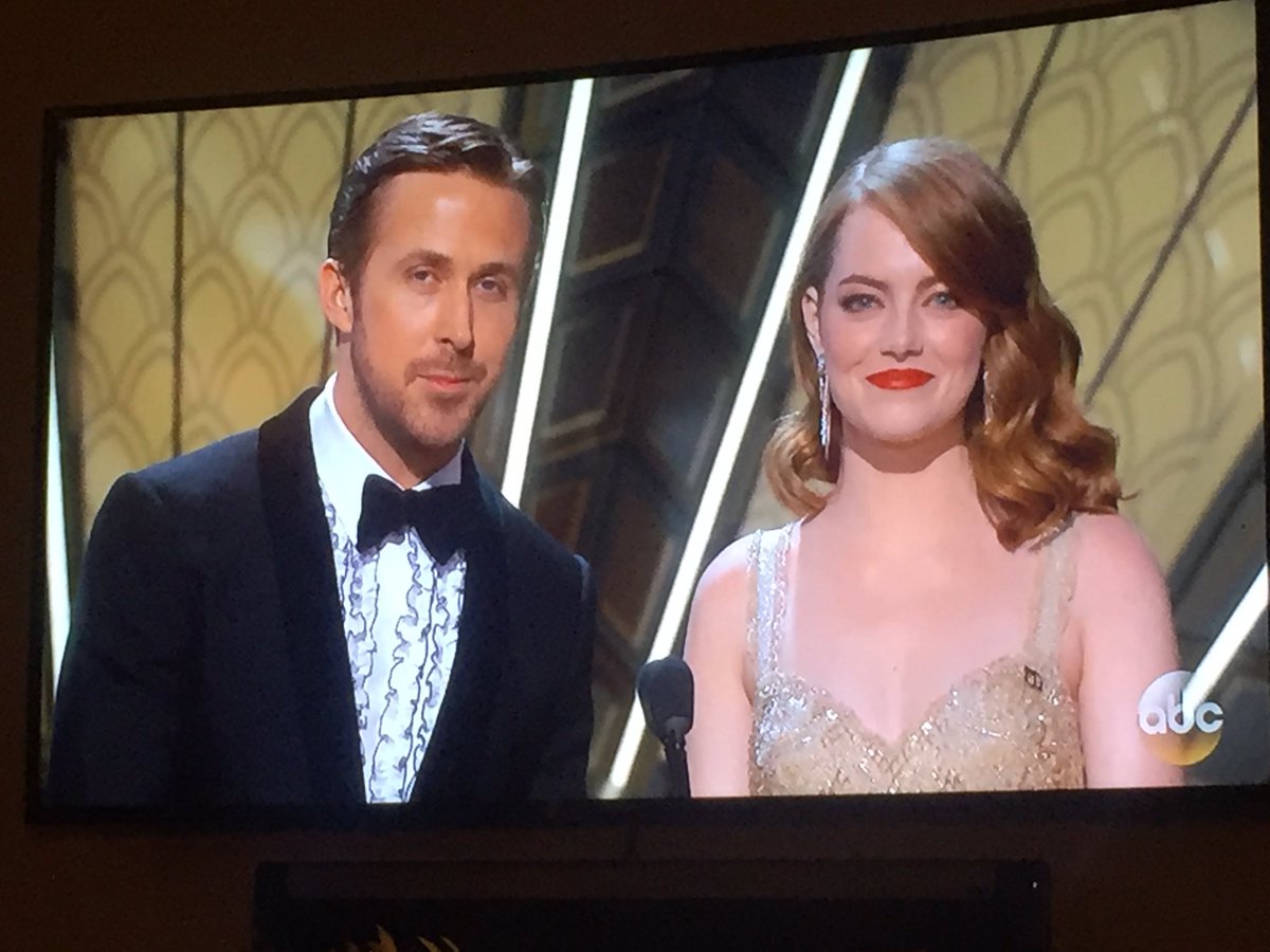 Bold move Gosling...bringing back the #ruffleshirt Note:not for amateurs #Oscars