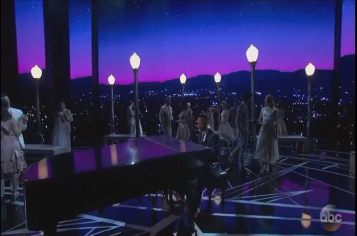 opinioncaribe's tweet photo. John Legend interpretó las dos canciones de 'La La Land', 'City of Stars' y 'Audition' #Oscares2017 https://t.co/HMSXB9vzkS