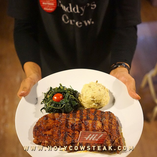 Holycow_id's tweet photo. Happy Monday, Carnivores! Come visit #TKPRadal for lunch. We're ready to serve you! :)
#holycow_radal https://t.co/wh7NyGnjqN