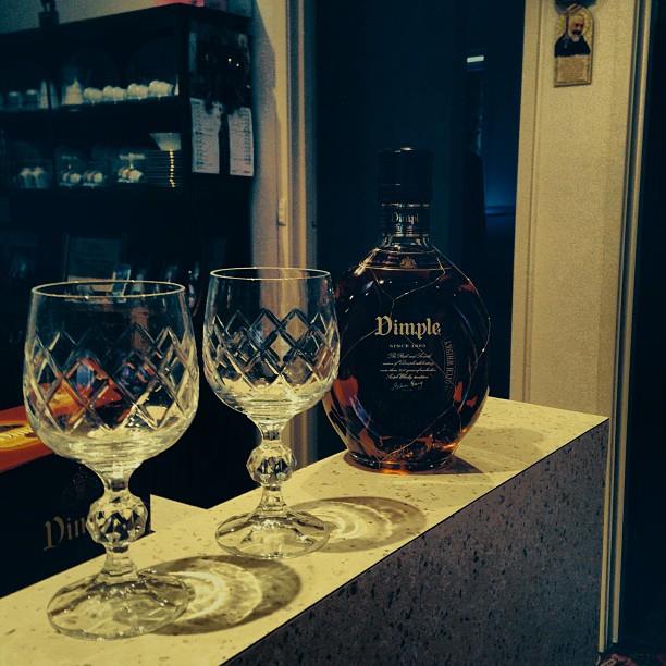 dimplewhiskycom's tweet photo. #repost @astrolynx #Dimple #dimple15yo #dimplescotchwhisky #scotch #whisky scotchwhisky dram neat collection alcohol drink drinking shotglas https://t.co/Ifdz1DIwaR