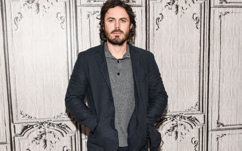 thedailybeast's tweet photo. Casey Affleck wins the #Oscar for Best Actor, though the disturbing allegations against him shouldn't be forgotten https://t.co/fBjZvgXccS https://t.co/63mRBuiY0P