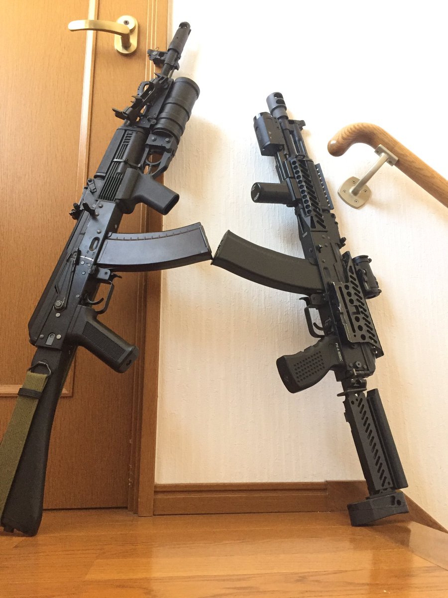 Classcomlover's tweet photo. 最近アイマス関連のつぶやきが増えた瞬間リムられるようになったので
たまにはうちの愛銃のAK74MとAK105を貼ってお茶を濁しておく()

#愛銃晒すとサバゲーマーがフォローやrtをしてくれるらしい
#AKはいいぞ https://t.co/Q7IUBnr2hw