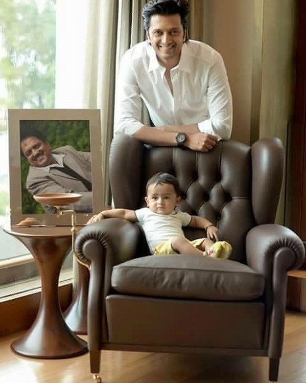 CayfayHQ's tweet photo. Awww #socute #riteshdeshmukh  #geneliadsouza #fatherandson #mondays #mondaymotivation #bol… https://t.co/5CkO0PKRxZ https://t.co/algh7EaWTl