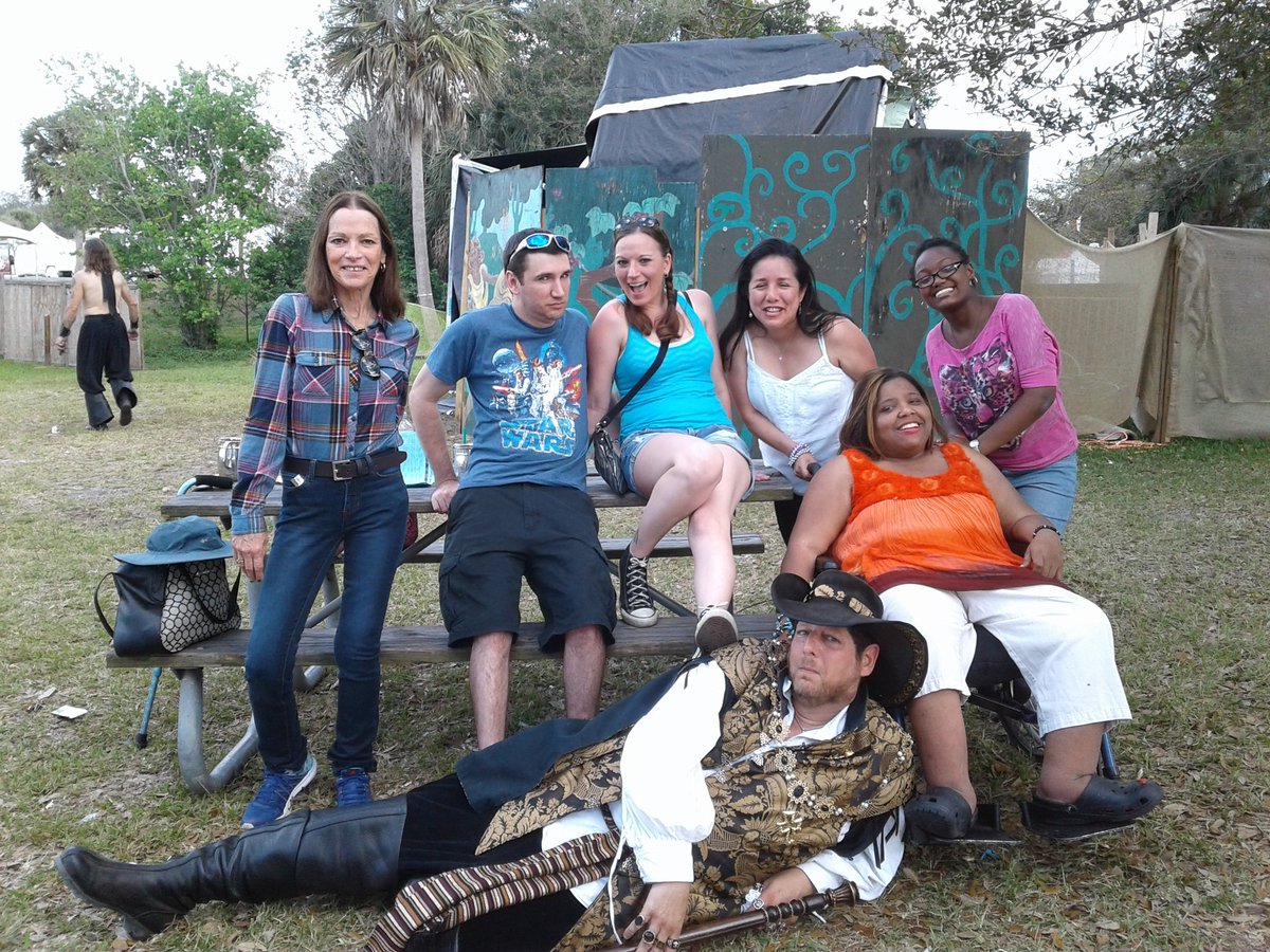ElizabethRobis6's tweet photo. Great time at ren fest with friends!  Amazing costumes, shows, food and drinks!  #renaissancefestival #quietwaterspark #deerfieldbeach https://t.co/z29NrhEPn7