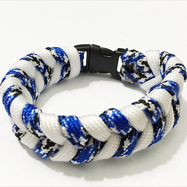 MyGiftdotcom's tweet photo. Introducing the Latest Fashion Accessories: Paracord Bracelet

Readily Available. 
#fashion #bracelet #trending #accessories #gift https://t.co/6VOwYXv2oz