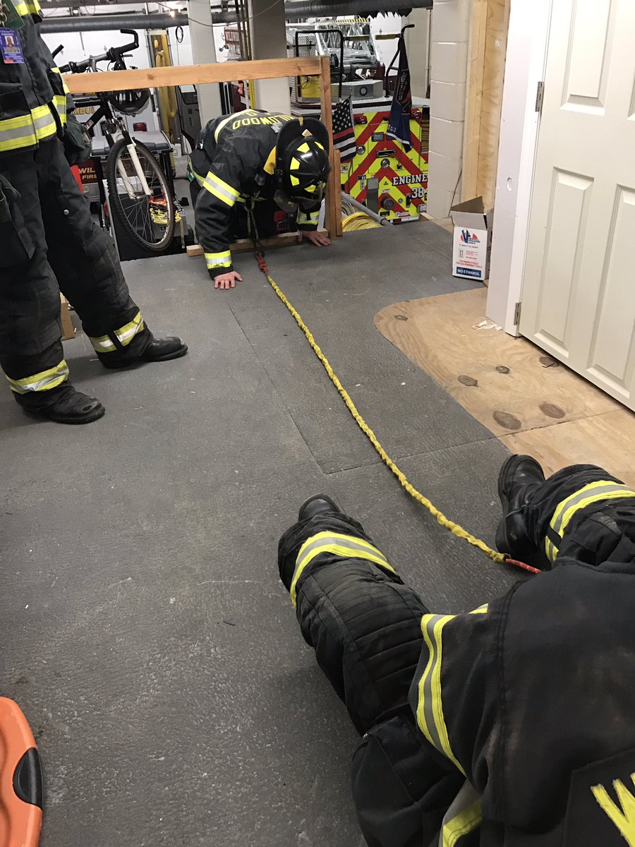 BiggsTroi's tweet photo. #MidnightTraining @TheShoreHouse38 with @johnson7234 and #BravoPlatoon doing #SCBAcompetency #GemtorTraining and the #TowerATour https://t.co/pAT9TDpYSw